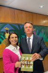 Presidente Jair Bolsonaro recebe o livro Candelária de presente da Deputada...